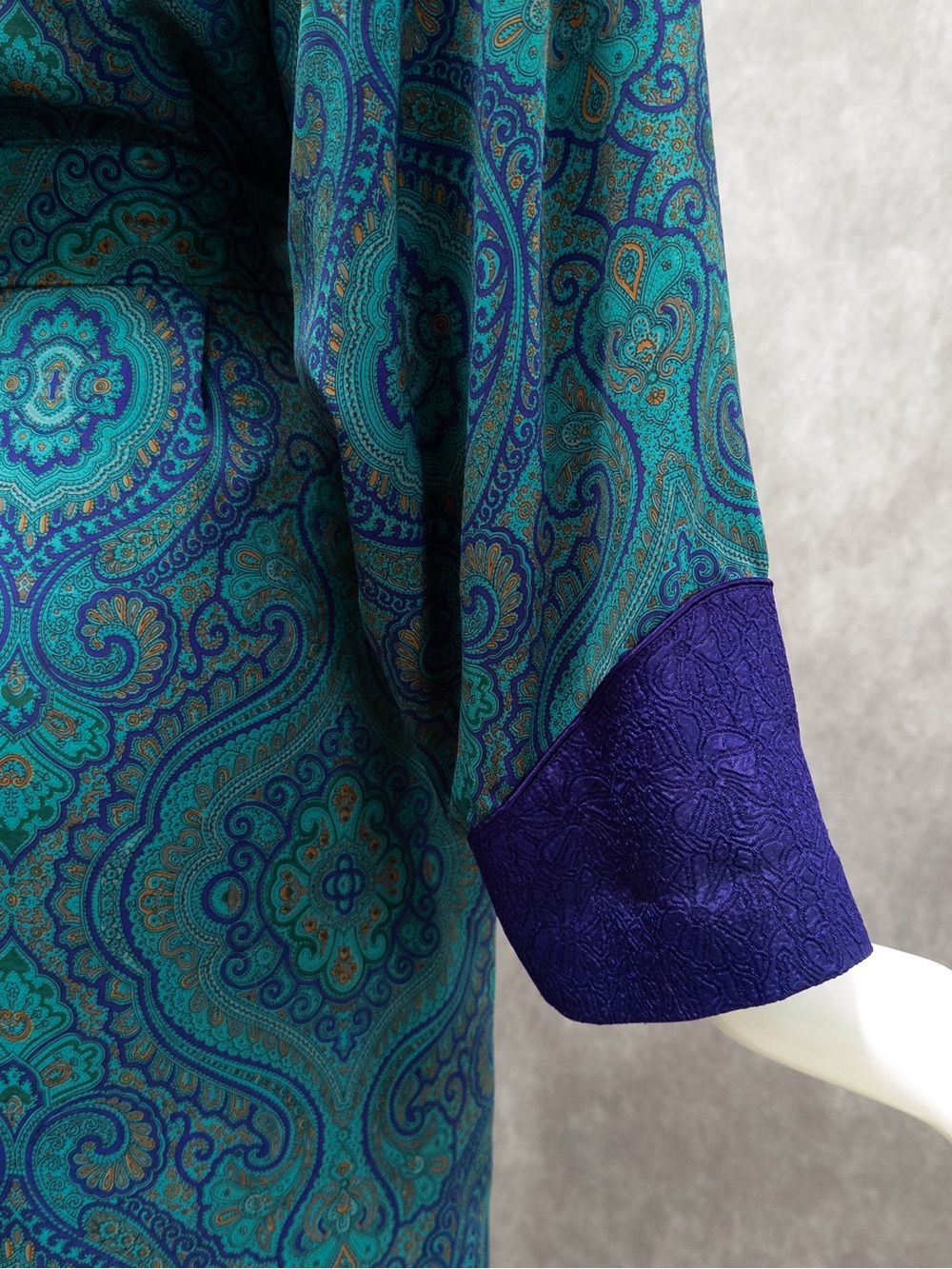 Vtg Victoria's Secret Gold Label Teal, Purple Paisley Satin Robe P/S‎ - Picture 8 of 10